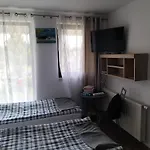 Max Проживание в семье *